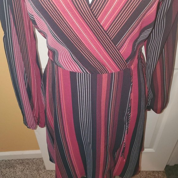 MONTAEU Faux Wrapped Dress - Picture 9 of 10